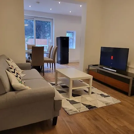 4 Bedroom House - Free Parking, Great Access To London, Herts, Essex Enfield Exterior photo