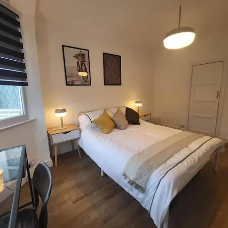 4 Bedroom House - Free Parking, Great Access To London, Herts, Essex Enfield Exterior photo